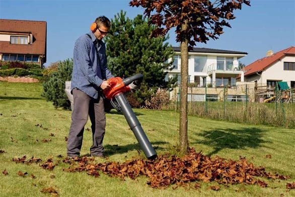 Leaf vacuum mulchers make gardening work easy. When autumn begins, a large amount of leaves fall fro...