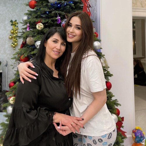 Please repost so I can find some 🇬🇧🇺🇸 accounts to follow. 

Thank you 🤍