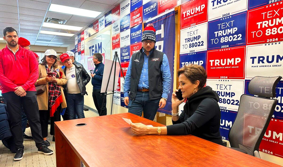 Love mi Beautiful Kari Lake working the phones!!!🇺🇸😍😍😍
