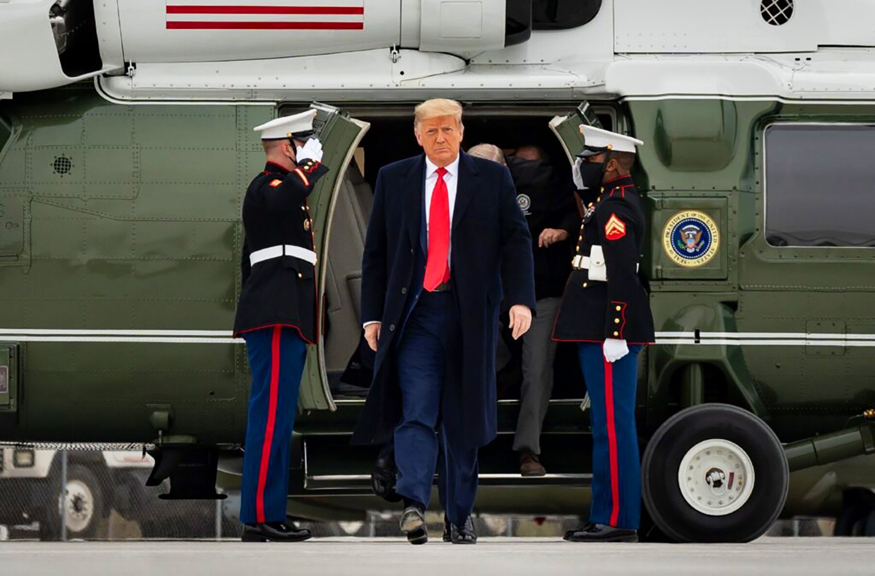 BRING BACK THE REAL COMMANDER IN CHIEF!!!🇺🇸
