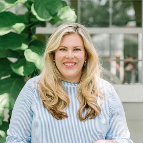 Size-inclusive fashion. Motherhood. Entertaining and festivities. Thrifting enthusiast. Travel when I can, but home (& h...