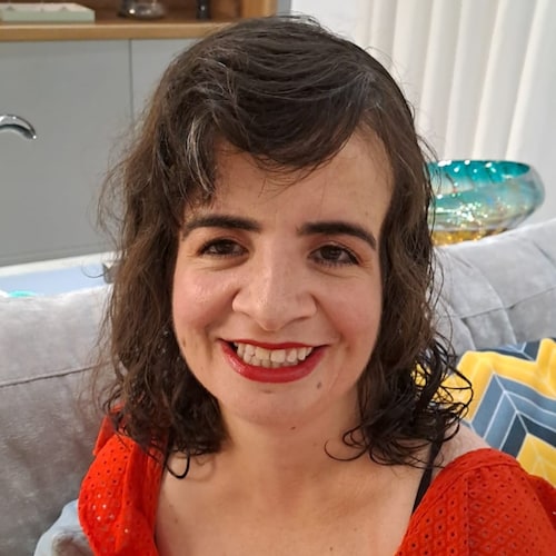 Sou reikiana e atendo com tarô.