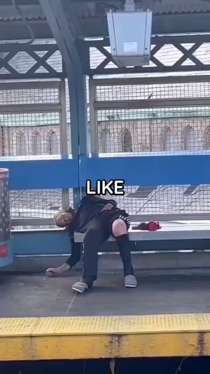 Meanwhile, here in Philadelphia. 🇺🇸 💊 💉 