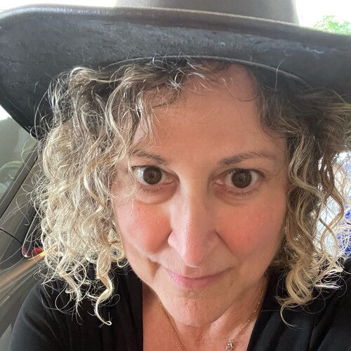 Disabled 911 NYC Paramedic. Trump won! I focus on: Government, Murderous Elites & their connections to Child Sex Traffic...