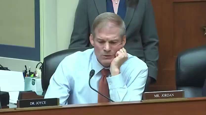 🔥众议员吉姆·乔丹（Jim Jordan）：“你同意有人在推动淡化实验室泄漏理论吗？

福奇：“我没有。

众议员吉姆·乔丹：“真的吗？哇。

👹…吉姆·乔丹 表情亮了😲，这意味着什么？😆

#中共 #CCP #美国 #拜登 #习近平 #特朗普 #covid19 #mrnavaccines #福奇 #天安门 #八九六四