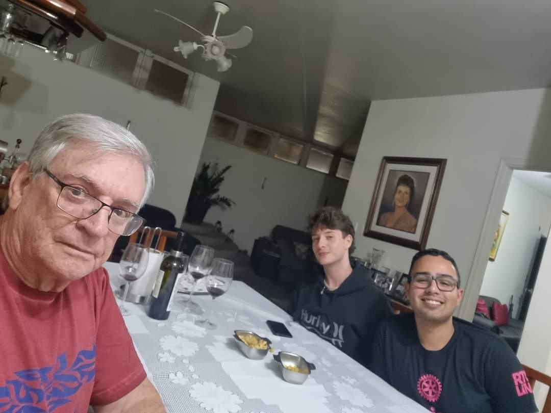 Atual e futuro Pres. do Rotaract Club de Lins - Lucas e Rafael, se encontram com o Gov. e Pres. Elei...