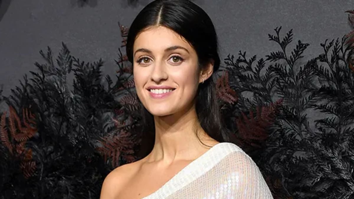 Anya Chalotra Nude: Her Experience Filming Intimate Scenes in 'The Witcher'

Anya Chalotra, known fo...
