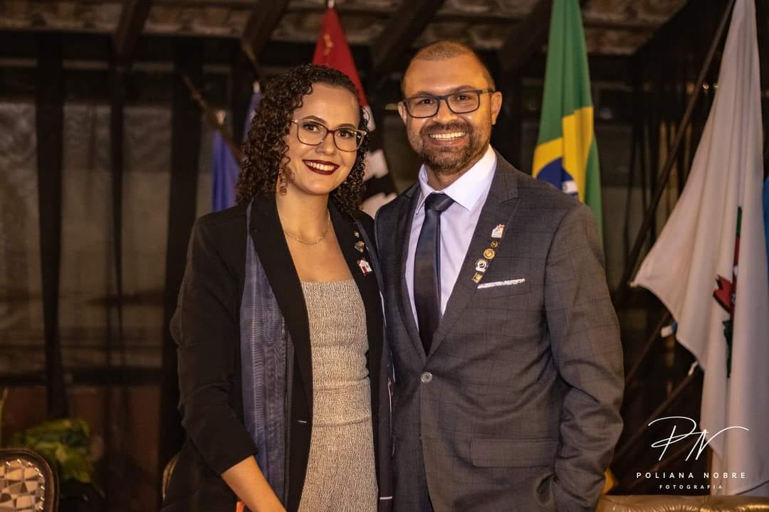 Texto do Rotary Club de Cafelândia:

Na noite de 03 de julho, foram empossados como Pres. do Rotary ...