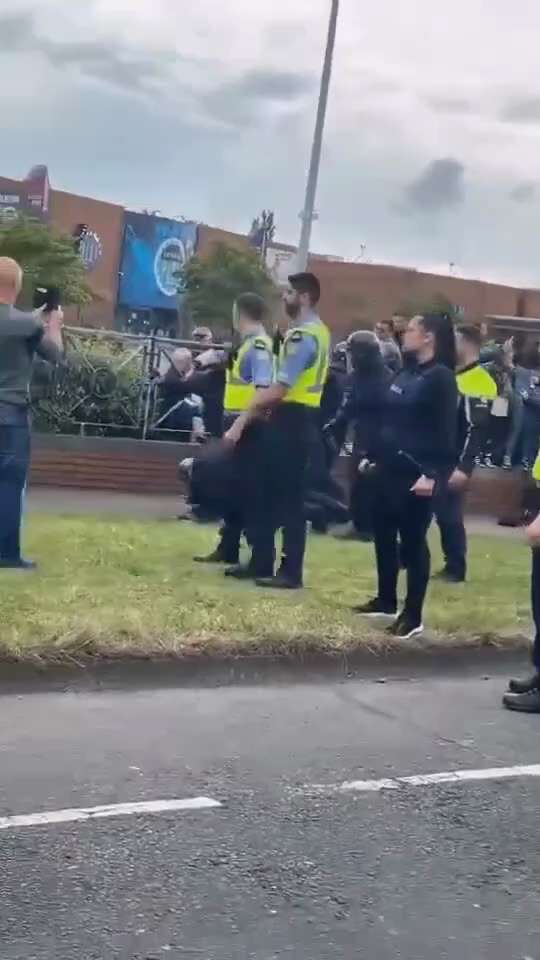 Riot squad in Coolock move in, attacking the Irish, making arrests and spraying them with CS gas.

T...