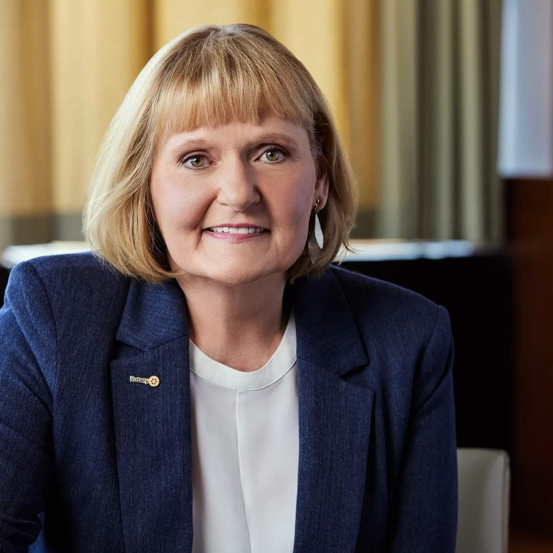 A Pres. do Rotary International, Stephanie Urchick, pede aos associados que adotem o Plano de Ação d...