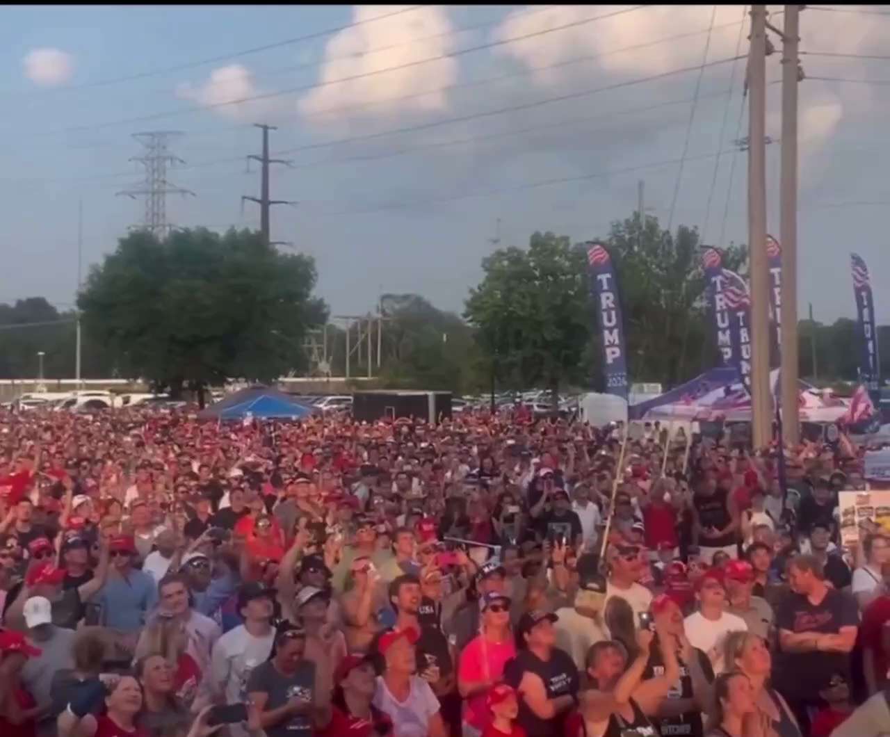 This was the overflow outside of Trump's Minnesota rally this weekend...

THE OVERFLOW.