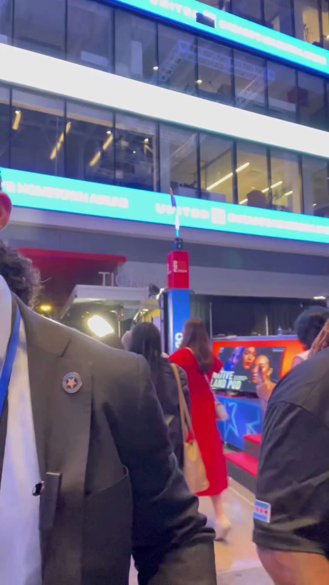 🚨 BREAKING: I just confronted Eric Holder about why he didn’t vet Tim Walz over his Stolen Valor 

Holder: “F*CK YOU!!!”