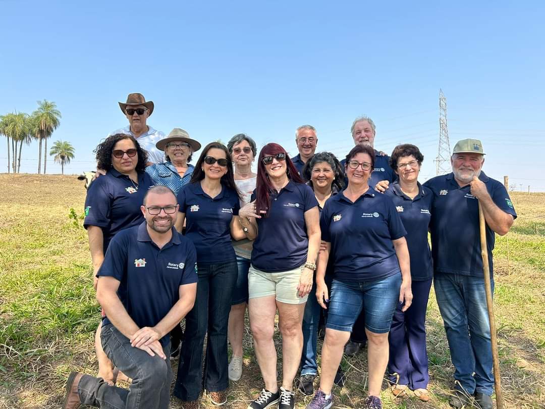 O Rotary Club de Cafelândia esteve presente no sítio São Manuel, dos companheiros Moacir e Marisa, p...