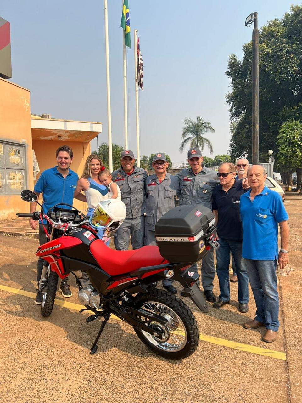 No dia 24 de agosto, o Rotary Club de Votuporanga participou da entrega de uma moto NXR 150 Bros Mix...