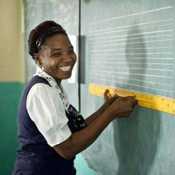 Nosso compromisso com a Educação

Mais de 775 milhões de pessoas com mais de 15 anos são analfabetas...