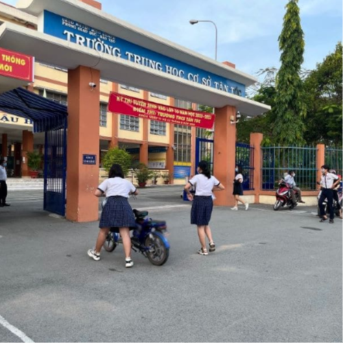 Website: https://vinfastauto.com/vn_vi/luat-giao-thong-duong-bo-hoc-sinh-cap-2-co-duoc-di-xe-may-dien-khong
Việc tìm hi...