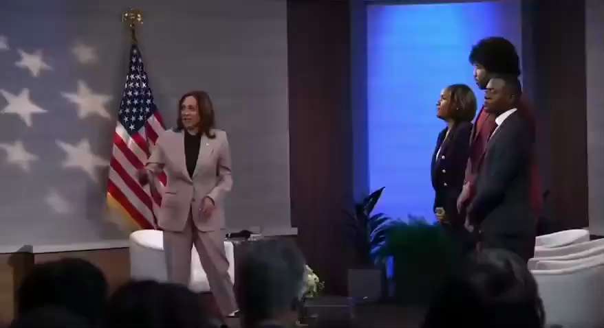 😬😬😬😬😬
You can see the exact moment the media realizes they have a serious problem:
