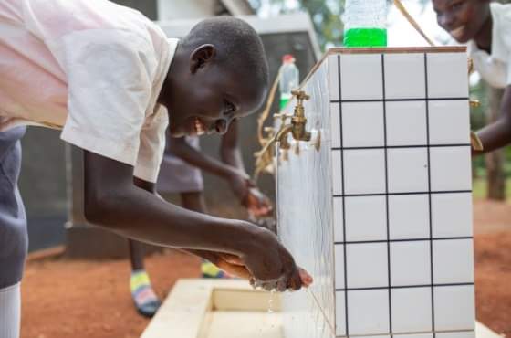 Texto do Rotary Brasil:

A Fundação Rotária converte as doações que recebe em projetos transformador...