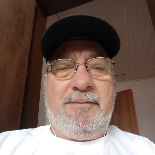 Gaúcho 69 anos Pai Avô Viúvo Patriota Conservador de Direita pronto para Relacionamento Afetivo e Sério atualmente moro ...