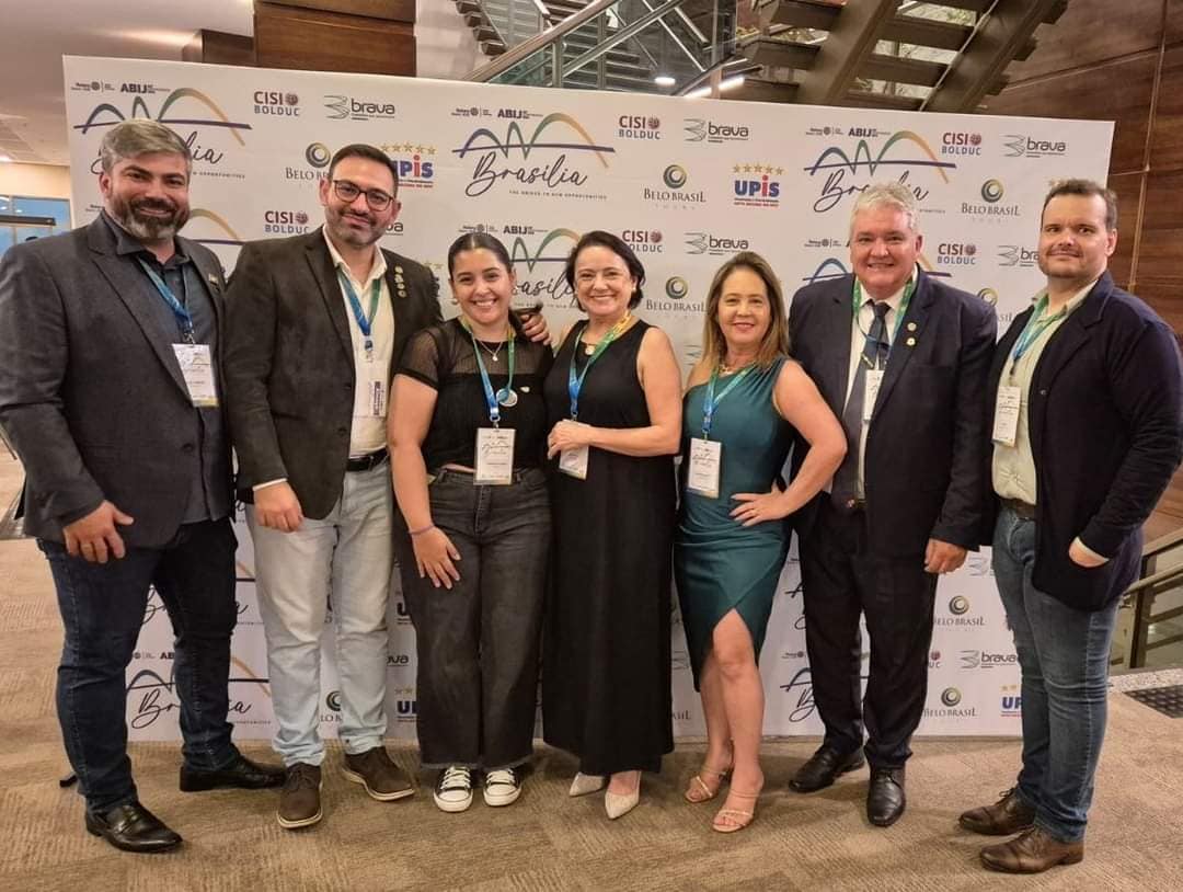 Texto de Rodrigo Serrano Mello:

A equipe de intercâmbio de jovens e novas Gerações do Rotary Distri...