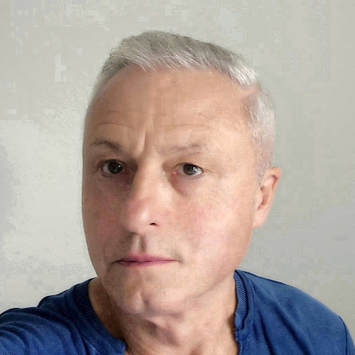 Wer die Wahrheit nicht weiß, der ist bloß ein Dummkopf. Aber wer sie weiß und sie eine Lüge nennt, der ist ein Verbrecher.