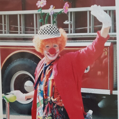 "Hard to be a Clown, 
'cause no one takes ya seriously!"

American Daughter of WWII Army Veteran
Health Marketing
Artist. Clown. Naughty. Believer.

👍Comments