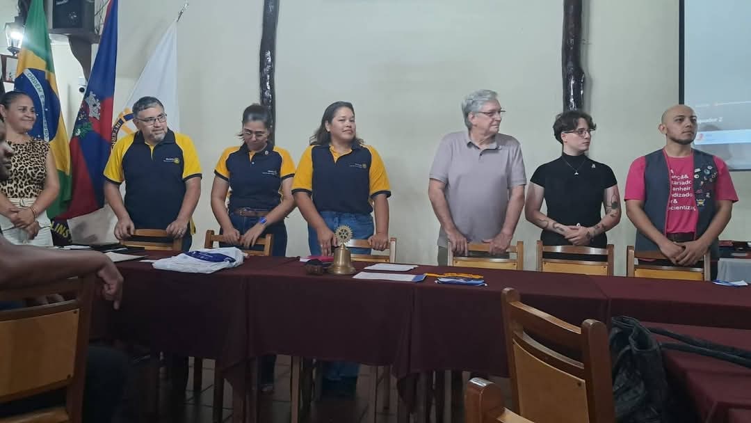 Com a presença de companheiros e companheiras dos três Rotary Clubs e do Rotaract Club de Lins, real...