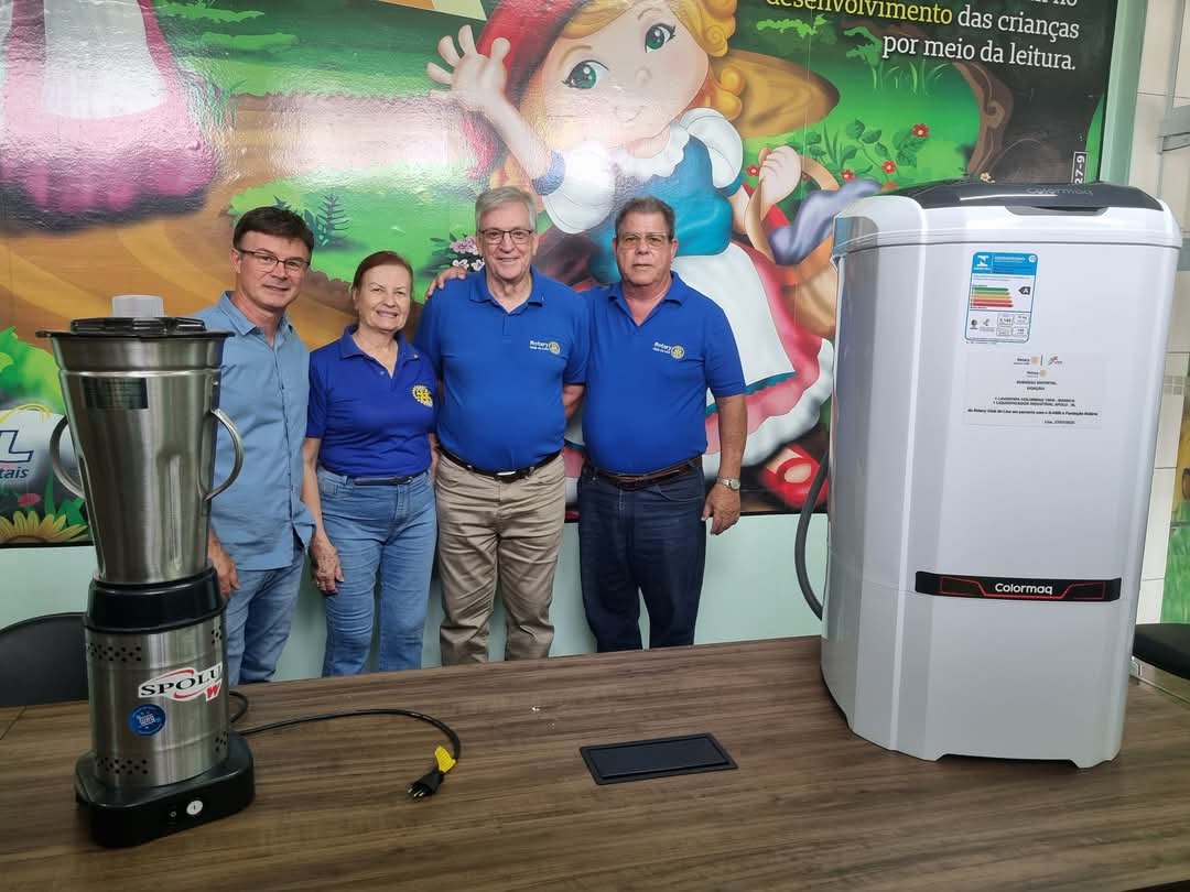 Nesta segunda-feira, última de janeiro, o Rotary Club de Lins fez a entrega de uma lavadora e de um ...