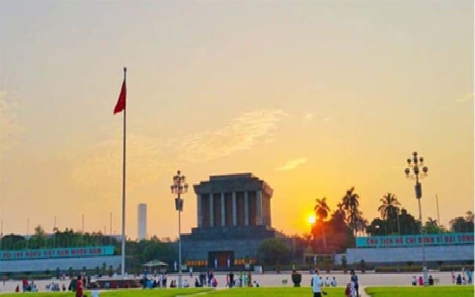 Tìm hiểu và Phân tích bài thơ Viếng lăng Bác của Viễn Phương!

Phân tích bài Viếng lăng Bác giúp ta ...