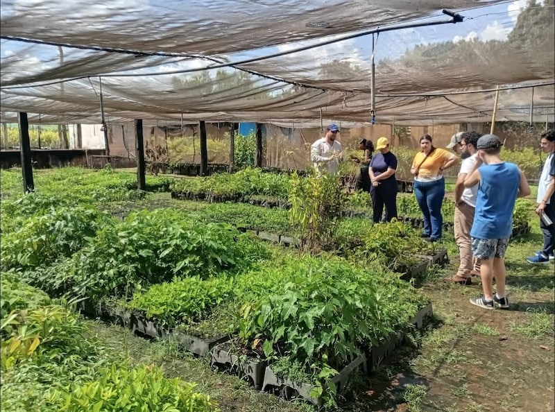 No dia 21 de fevereiro, o Interact Club de Ariranha realizou uma visita ao viveiro de mudas da Colom...