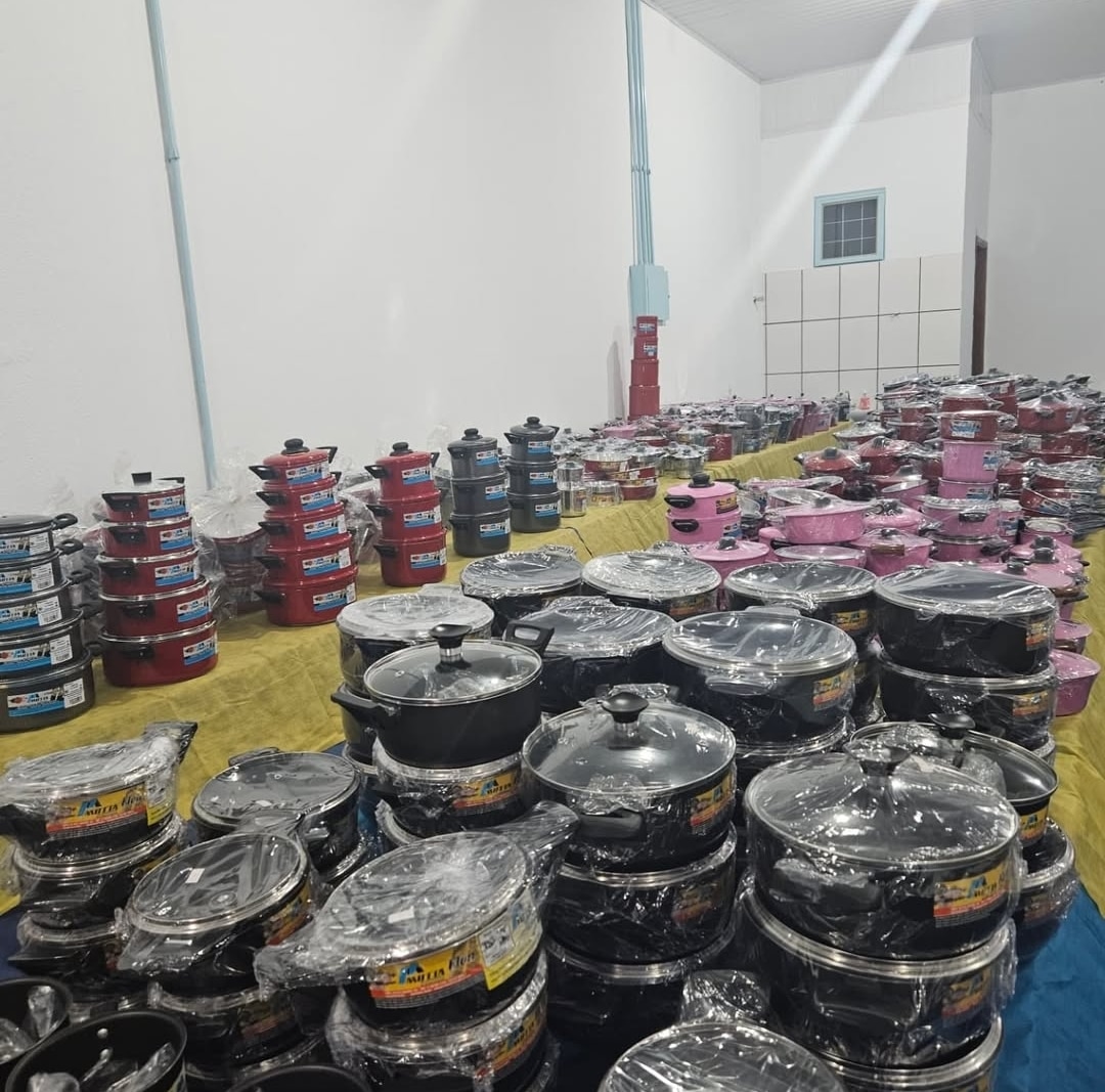 Começou o grande feirão de Panelas da Mota alumínio de Tanabi junto com o Rotary Club de Monte Apraz...