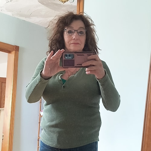 3 grown children widowed in a wonderful relationship now I am blessed love Jesus ❤ I am a Christian I am  a conservative