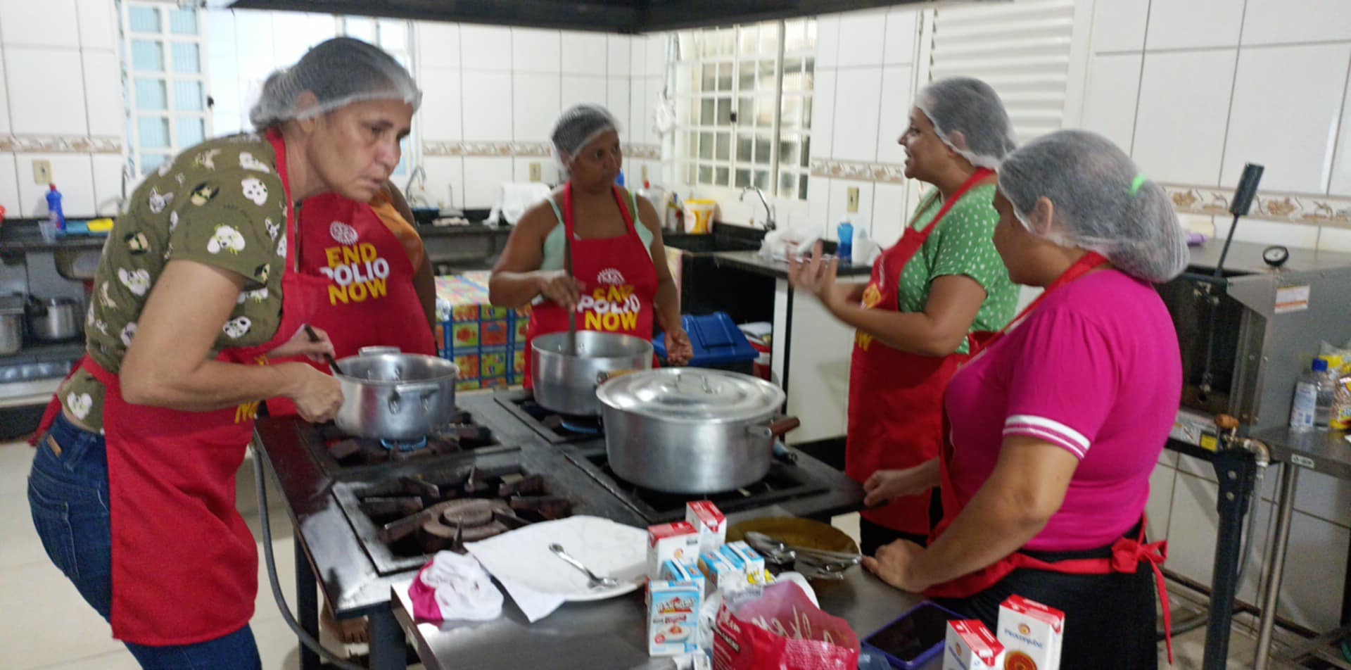 Hoje foi mais um dia especial na nossa Oficina de Ovos de Páscoa, desta vez conduzida com maestria p...
