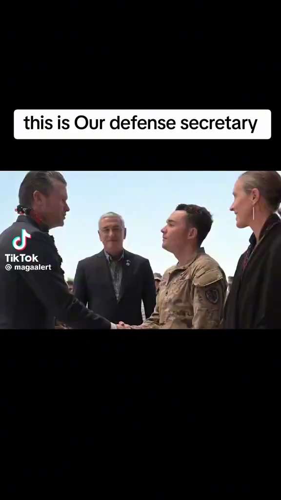 WHAT A DIFFERENCE A REAL LEADER MAKES ! PETE HEGSETH DOESN’T JUST MEET WITH OUR MILITARY ALL OVER THE WORLD ! HE JOINS THEM IN TRAINING AND BOOT CAMP PRACTICE AND EATS WITH THE SOLDIERS AND IS ONE OF THEM NOT JUST A COMMANDER !
And Because Of Pete And Trump Theres Now A Record Number Joining The Military
