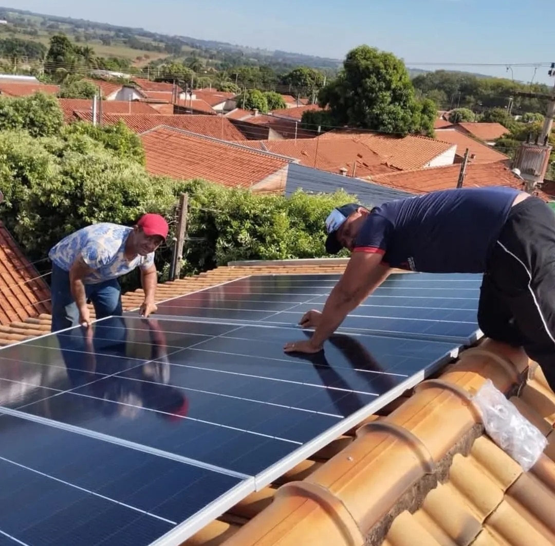 Rotary Club de Cardoso, juntamente com apoio do Tonho da Rádio, Choque Materiais elétricos e A.J ene...