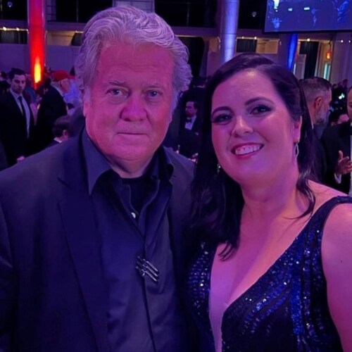 Official fan page of  WarRoom Pandemic;White House Chief Strategist and Senior Counselor to the 45th President
waroom.o...