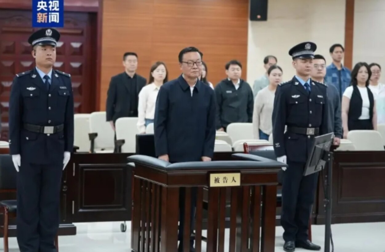 On April 22, Li Pengxin, former Deputy Party Secretary of Xinjiang, was sentenced to death with a two-year reprieve for accepting bribes totaling over 822 million yuan (approximately $113 million). After the two-year reprieve, the sentence will be commuted to life imprisonment without the possibility of parole or sentence reduction.
