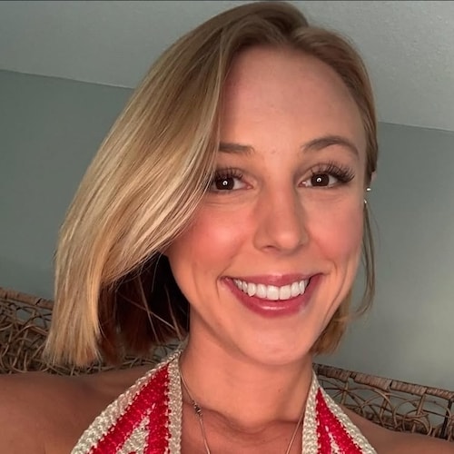 Proudly American 🇺🇸with free mind exploring the world with an open heart and a curious mind. Embracing growth, connect...