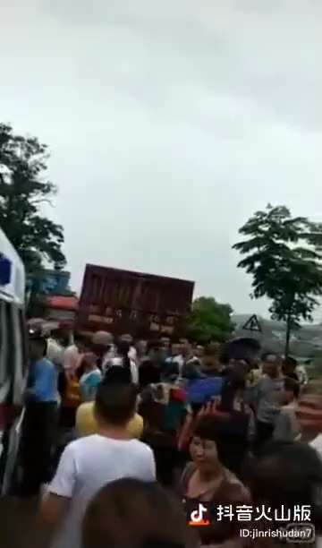 #湖南衡阳两名学生被活摘器官
两名无辜的学生就这样静静的离开了，它们为什么敢如此肆无忌惮，明目张胆的盗取器官？
难道在中共眼里，普通老百姓就只能一辈子生如蝼蚁，命如草芥吗？
#中共不灭中国人将生不如死...