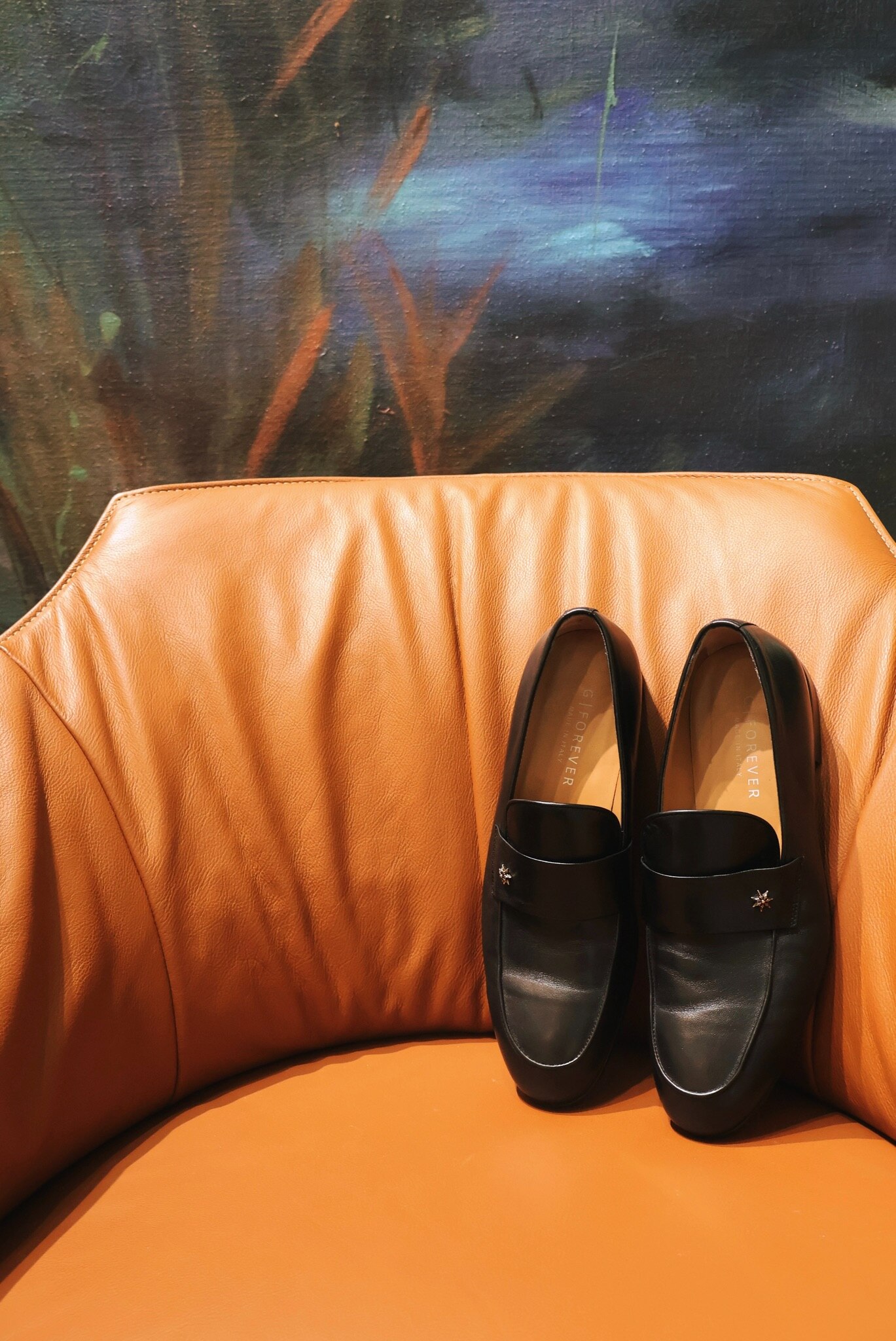 这次 G|Forever 特别为男士推出的这双指挥官黑色乐福鞋，真的非常值得买一双！

✨鞋面和内衬全部选用 100% 意大利羔羊皮，一上脚你就能感受到什么叫「柔而不塌」
✨皮质细腻到能顺着脚的线条自...