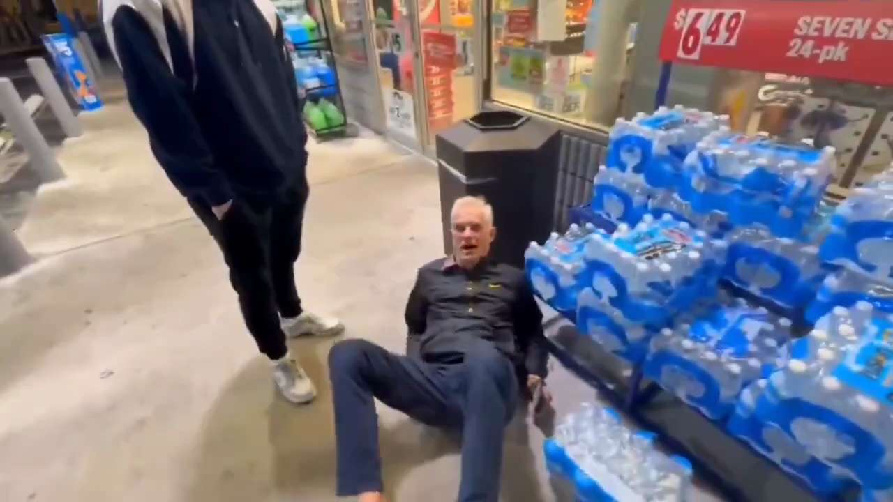 ADMIN POST

Paedophile hunters catch up with a man who was meeting a child and going take that child...