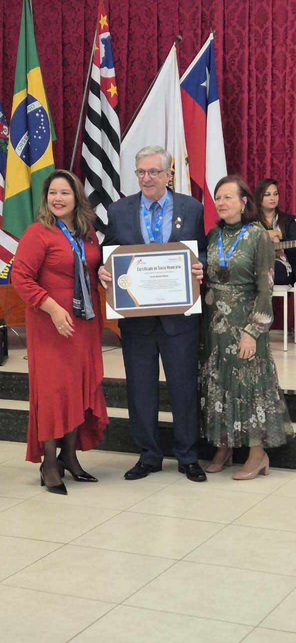 Texto do Gov. Israel Alfonso:

Com muito orgulho, recebi, na festiva de comemoração dos 57 anos de f...