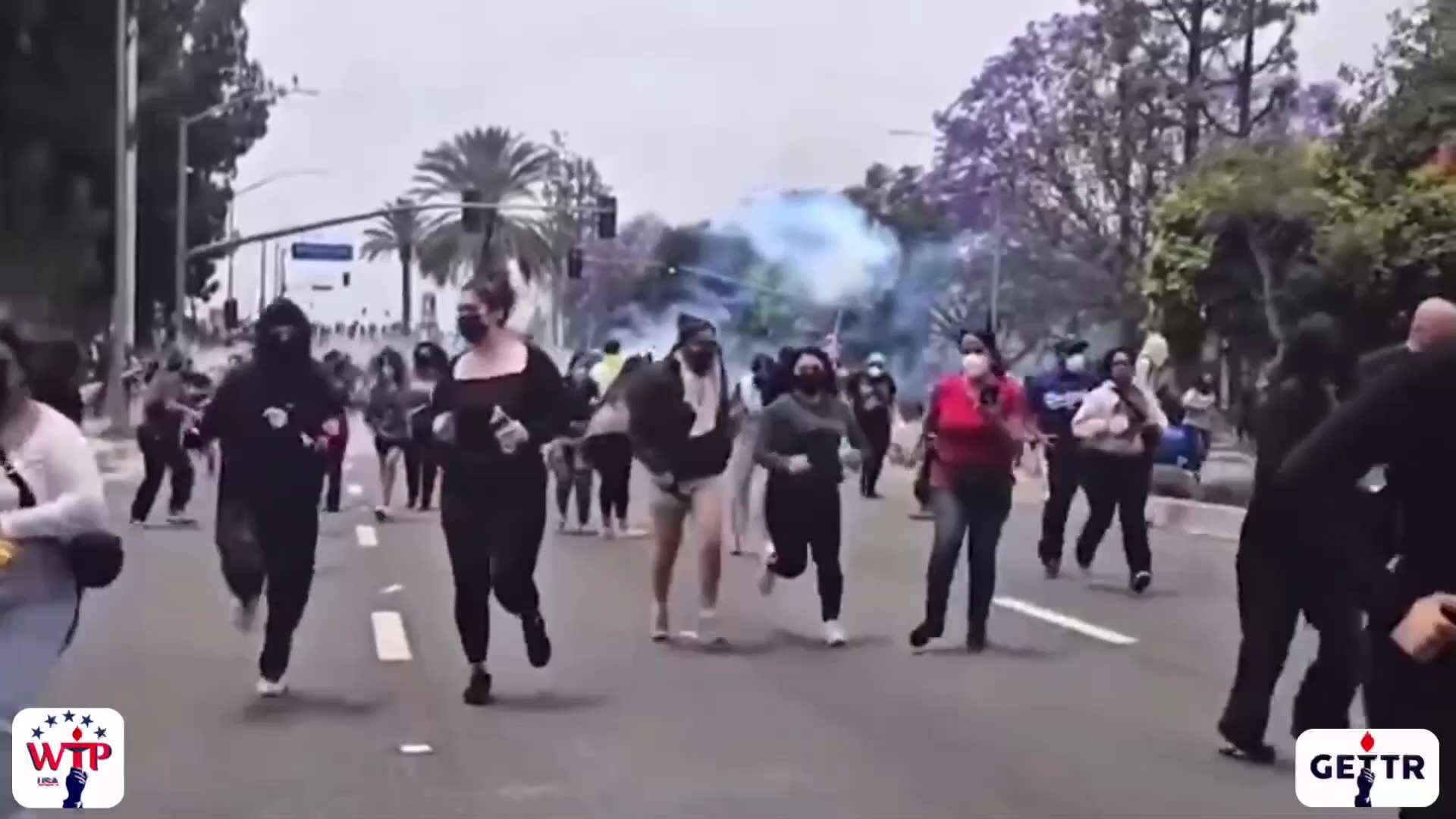 🚨ANTI-ICE RIOTERS AND ILLEGALS RUN LIKE COWARDS AS TEAR GAS RAINS DOWN UPON THEM IN CALIFORNIA 

Th...