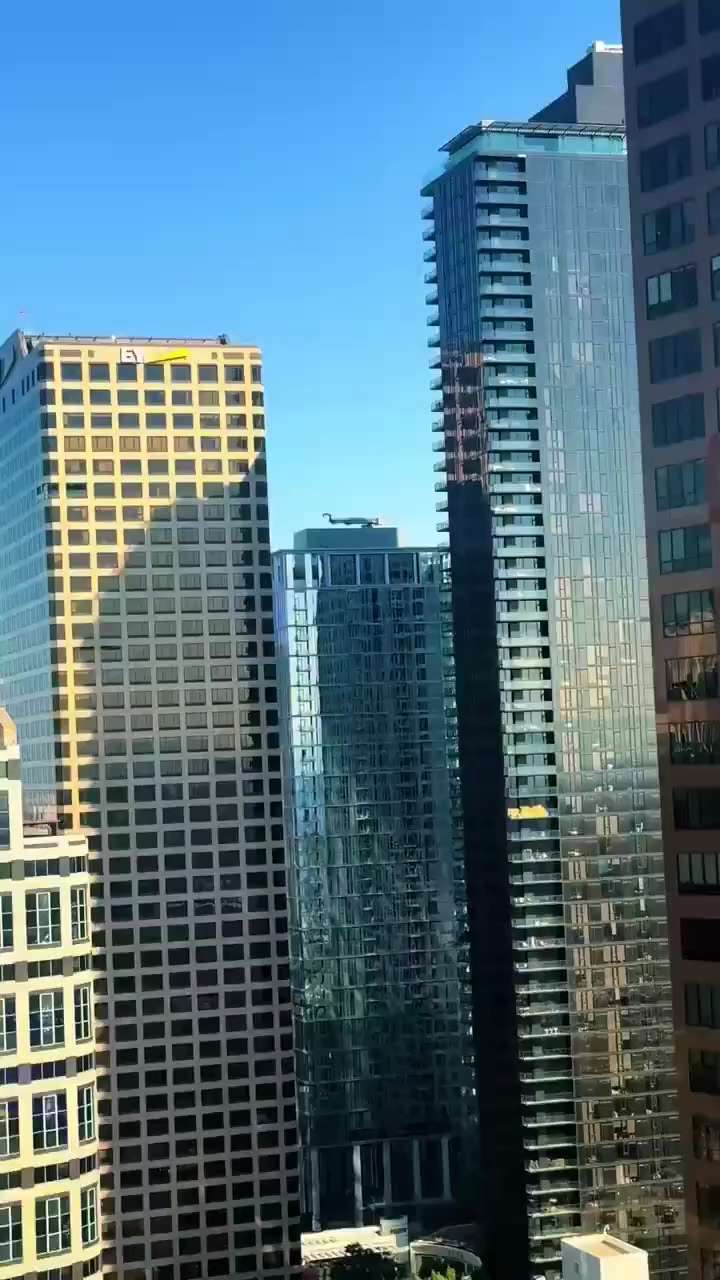 Marine helicopter gunship flies over downtown Los Angeles 

https://citizenfreepress.com/
