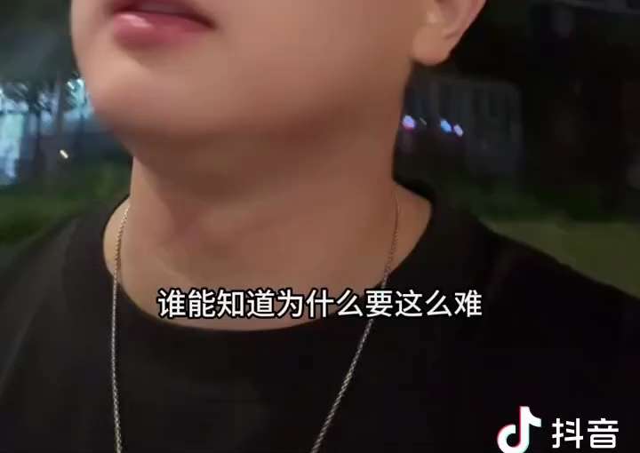 中共 #新能源汽车 #电动汽车 行业崩溃，受罪的 #车主 和买房的下场一样惨‼️
💥刚买两个月又死机，在高速上行驶时死机！😱
💥开车还需要收流量费！以后是不是踩刹车也要另收费！
💥保险公司已经...