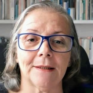 Professora aposentada. Sou Batista, conservadora, de direita. Meu lema é: Deus, família, pátria e Liberdade.