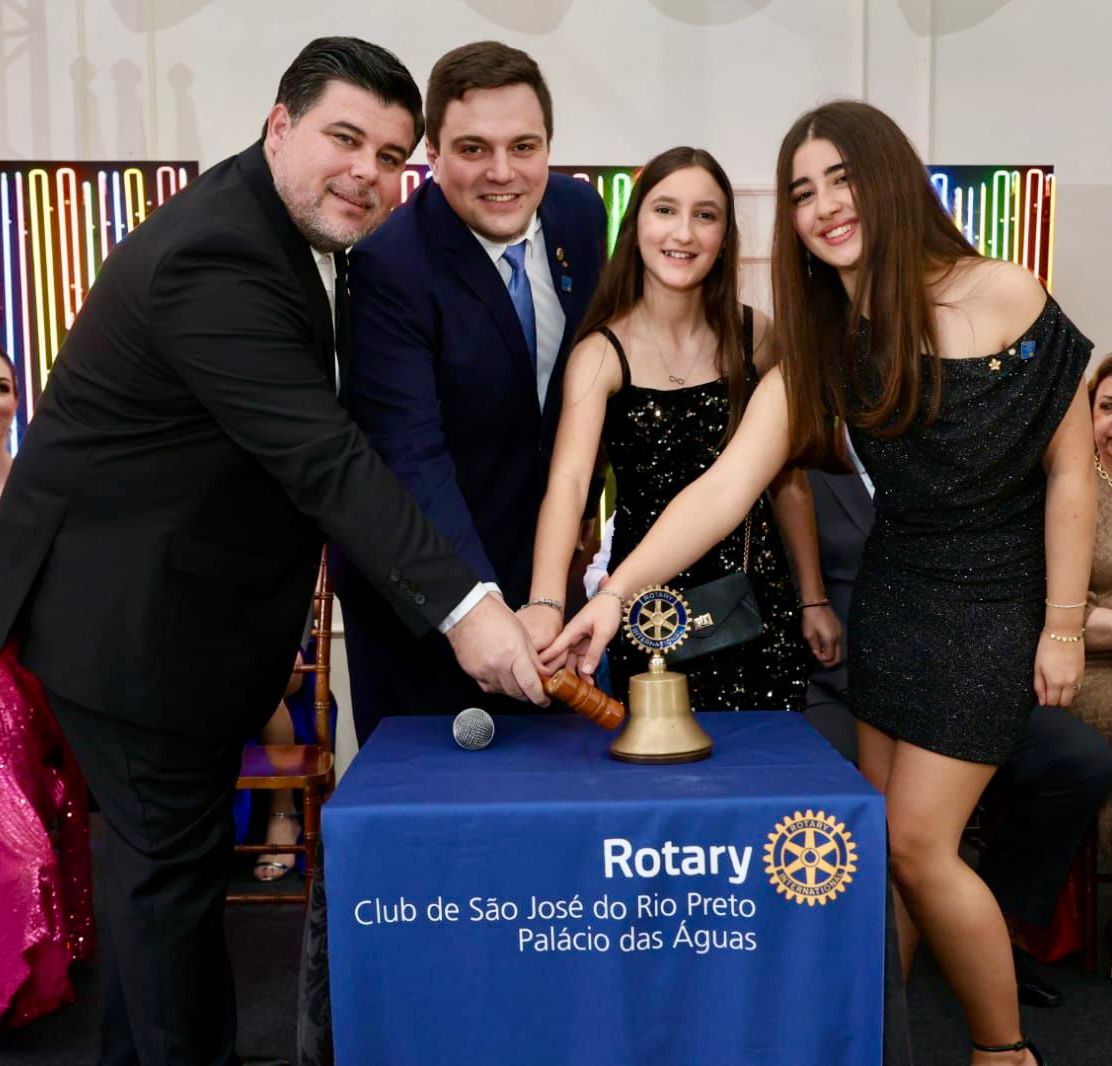 Texto do casal Gov. Lelo e Cláudia Maset 

Transmissão de Cargo – da Família Rotária de São José do ...