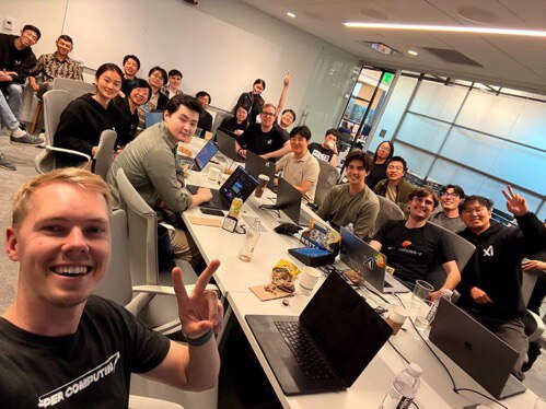 💥💥马斯克昨天开除了他grok团队仅剩的一个白人，剩下全是华人了😱

👉本来图片流传出来的时候还有5个白人面孔，现在一个都没有了.🤦

❗️❓他最近的言行是不是伤害了谁不好说，但明显最大的受...