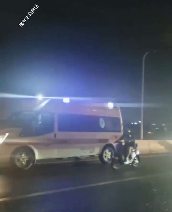 中共国墙内老百姓被逼入绝境，#跳楼 #自杀 #轻生 从未停止：温州 #瓯江大桥 又又又跳了‼️🕯️
7月13日晚，五个年轻人在温州瓯江大桥跳桥集体自杀！中共封锁消息掩人耳目！
政权让年轻没活路！自杀...