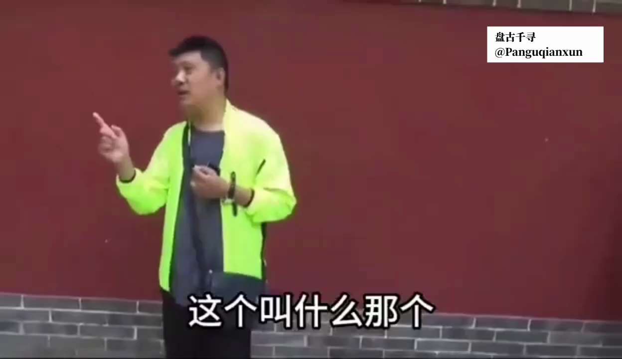 几年前，在循游节目中，袁腾飞老师就大骂释永信：佛门败类，猪不啃狗不叼，一看就是小学没毕业的大傻逼。